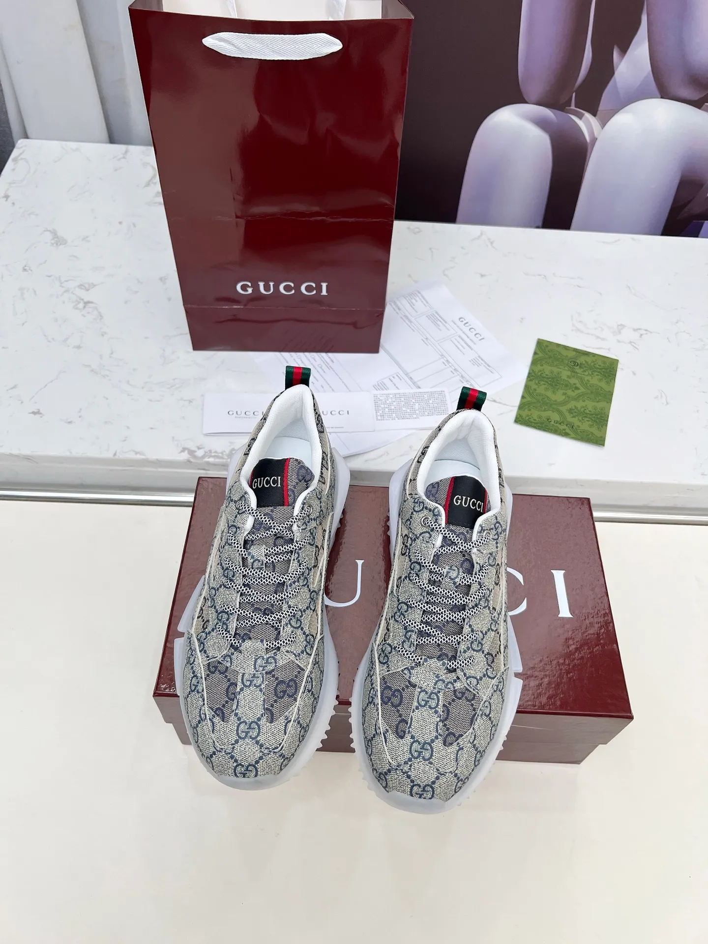 Men's shoes p580 ❤️❤️❤️Gucci series 2.0 sneakers are made with heavy investment❤️‍🔥❤️‍🔥❤️‍🔥Renewed interpretation of the brand's iconic striped webbing elements😍😍When retro genes collide with futuristic design🎊🎊This new pair of Gucci shoes directly reaches the trend threshold💥 ✔️Color caron contrasting color + classic stripes, GG reflective piping, good visual impact, with high-light filter when out on the street ✔️Multi-layer structure of different materials, mesh breathability, leather shaping, outsole EVA foam and TPU combination😍😍😍Fashion and practicality are both online ✔️ The details are double G midsole + iconic double G lock shoelaces, the retro DNA is crazy and restless, and every step is based on the trendy aesthetic❤️❤️❤️❤️ Matching size: Male 39-44